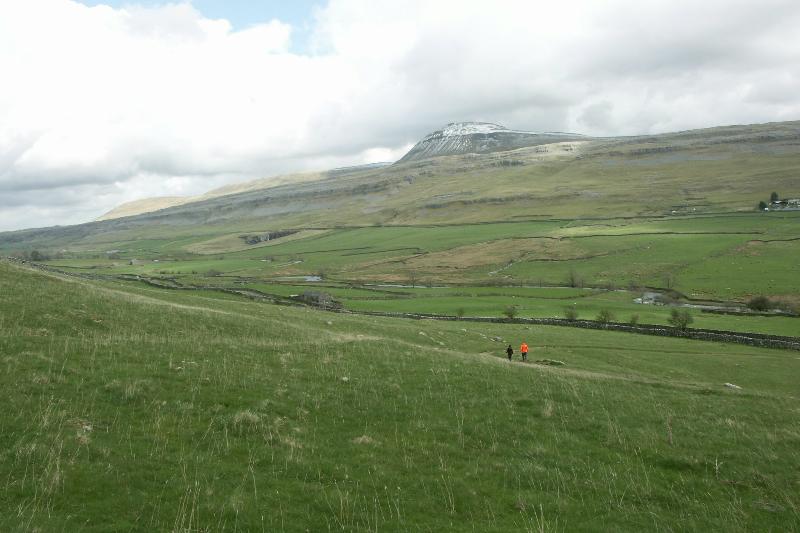 l009IngleboroughWalkers/jpg   