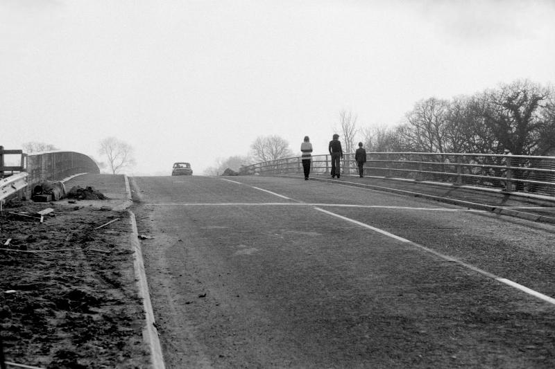 lBinfieldRdBridgeB1975/jpg   